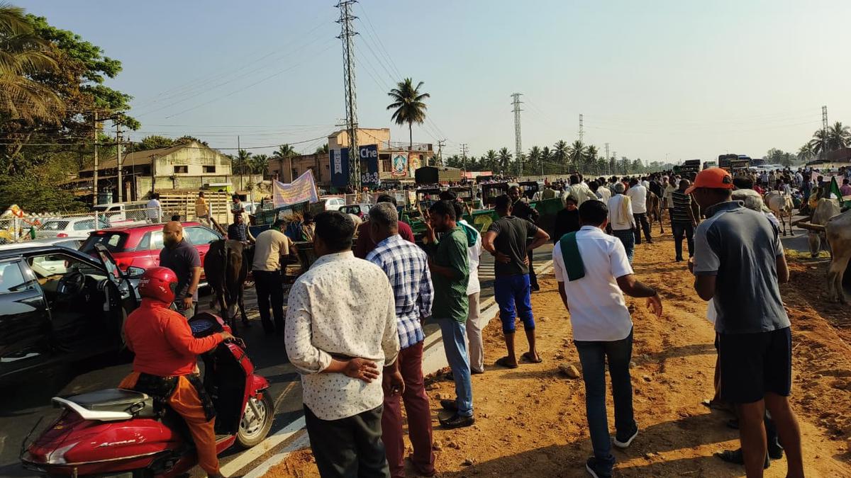 Villagers block Bengaluru-Mysuru highway for over 2 hours demanding underpass