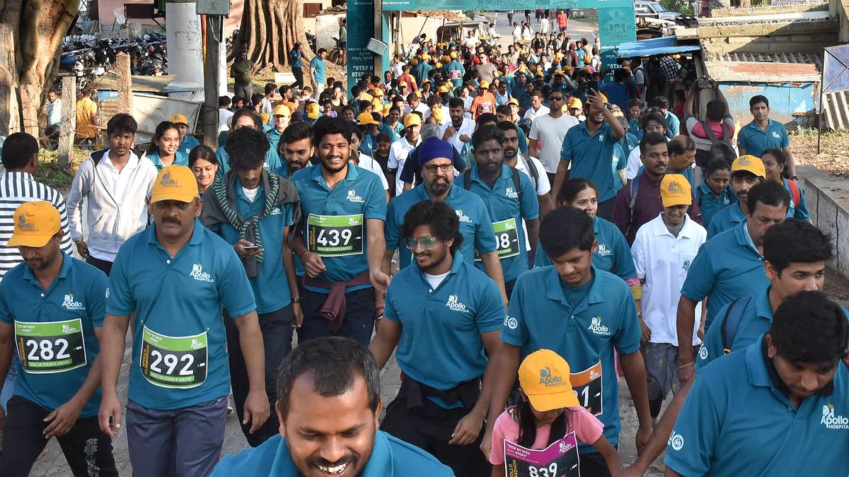 Hundreds of people climb Chamundi Hills as part of ‘Climbathon’
