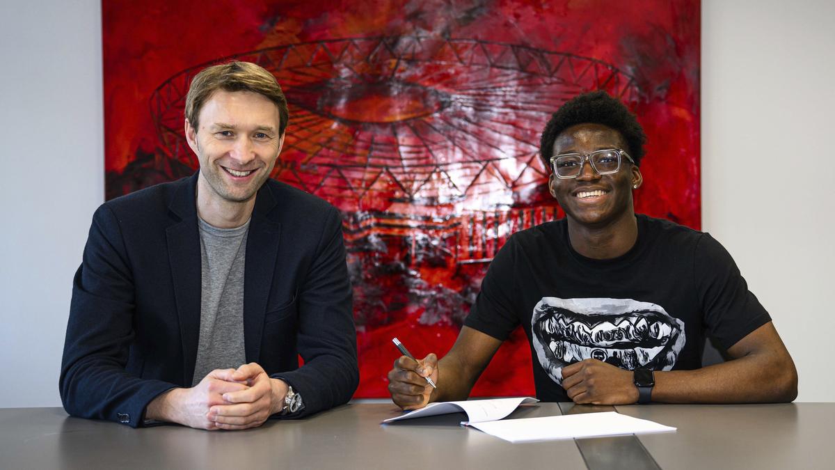 Bayer Leverkusen signs promising young defender Axel Tape from PSG