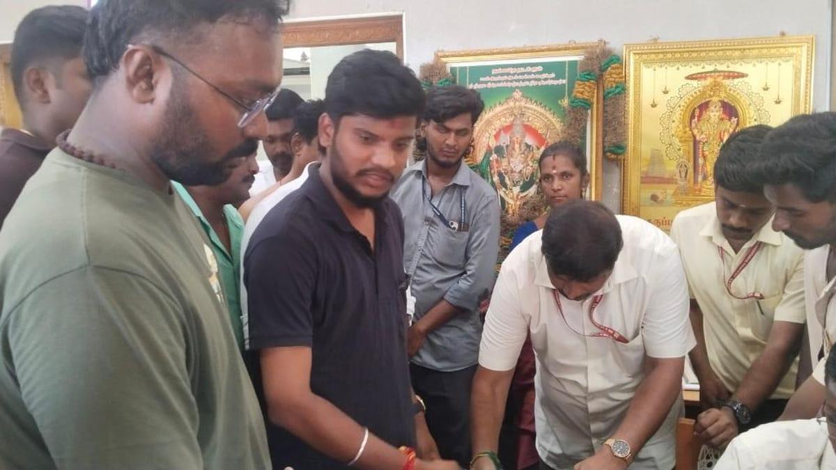 Tiruchendur temple priest demands ‘bribe’ from HR&CE Minister during his surprise inspection