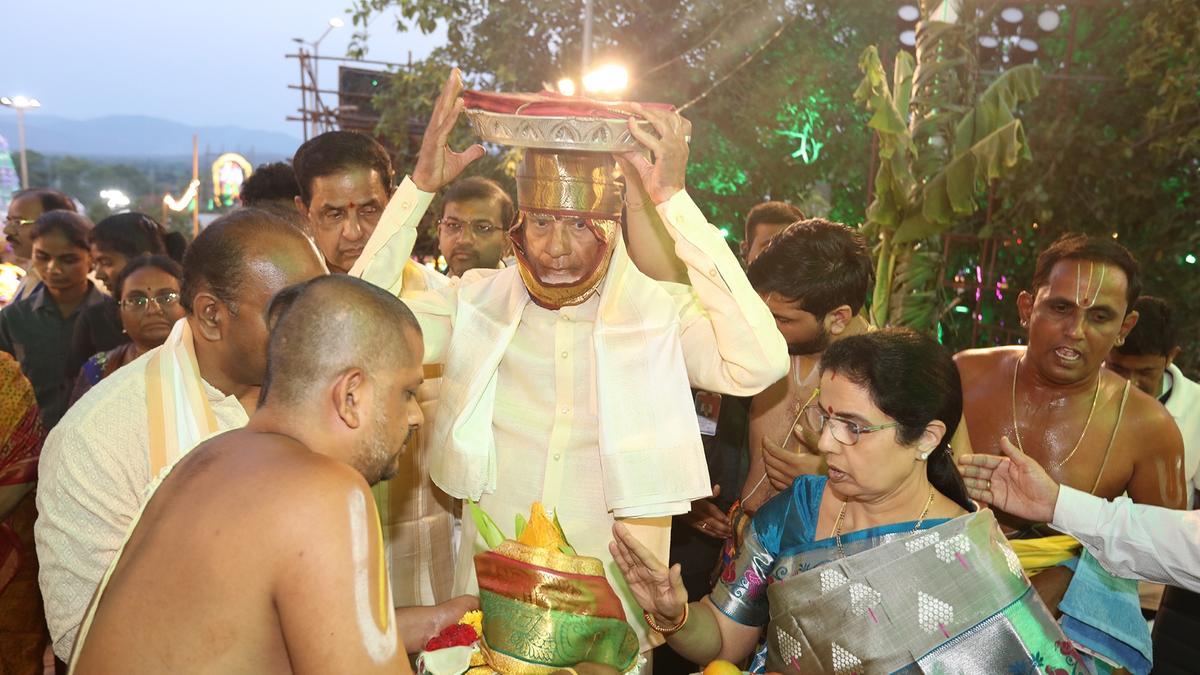 ‘Sita Rama Kalyanam’ turns out to be a visual delight for the devout at Vontimitta in Andhra Pradesh