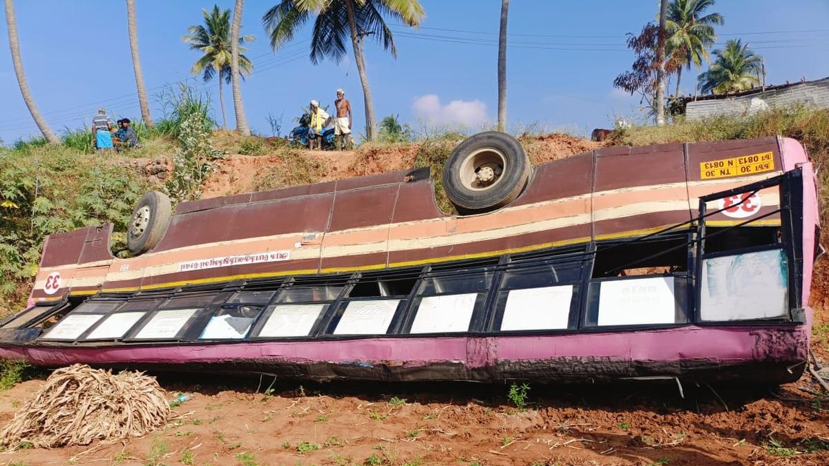 Seven injured as TNSTC bus plunges off hill in Salem