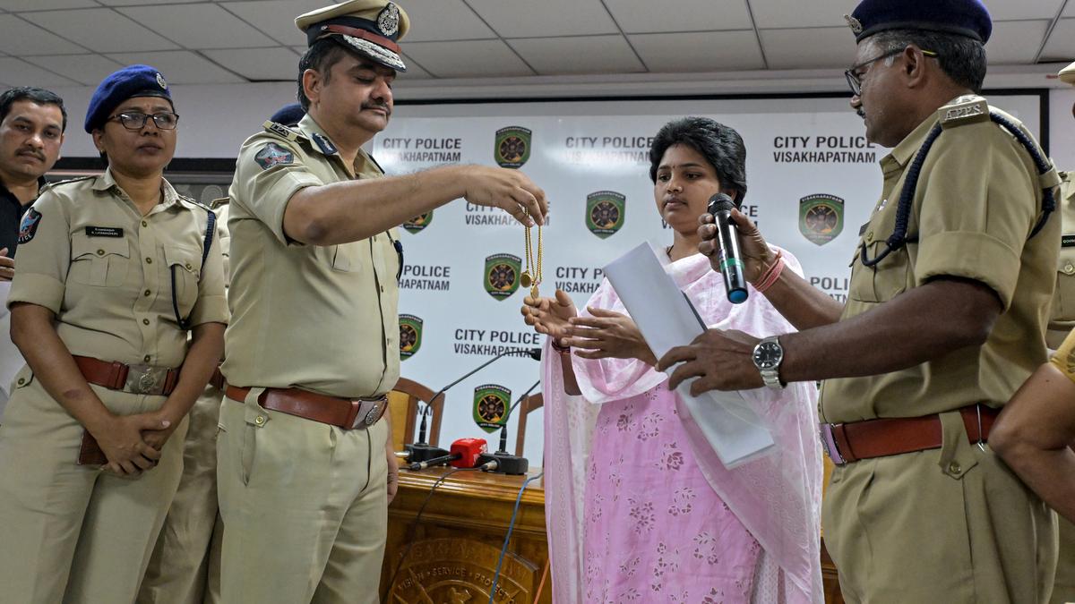 Visakhapatnam police arrest 102 suspects in 72 cases, recover ₹45.77 lakh property and 285 stolen mobile phones in October