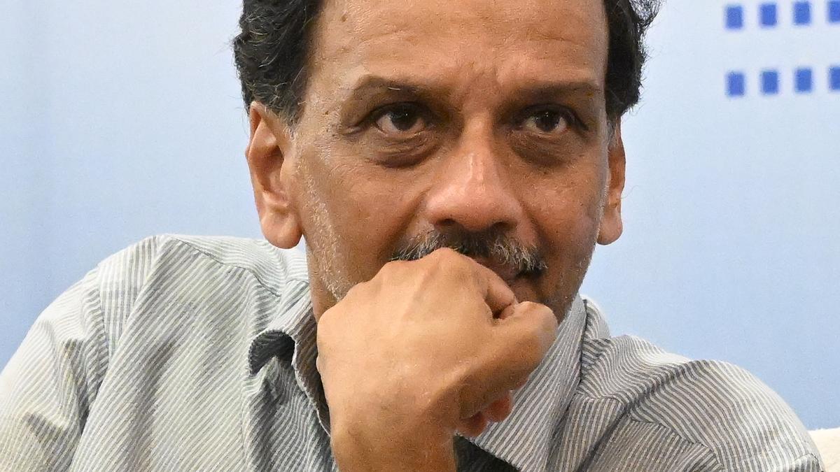 Leader of the Opposition V.D. Satheesan hinted at the diminishing boundaries between the Left and the Right while referring to the political arrangements of coalition governments that Kerala has witnessed since the 1970s. He was sharing the dais with Chief Minister Pinarayi Vijayan, who on Wednesday released a book written by former Income Tax Commissioner and Chief Minister’s former private secretary R. Mohan in Thiruvananthapuram