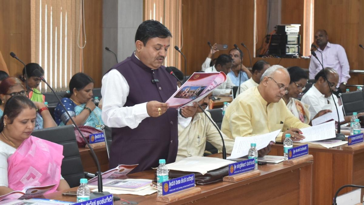 Surplus budget of ₹19 crore presented by HDMC for 2025-26