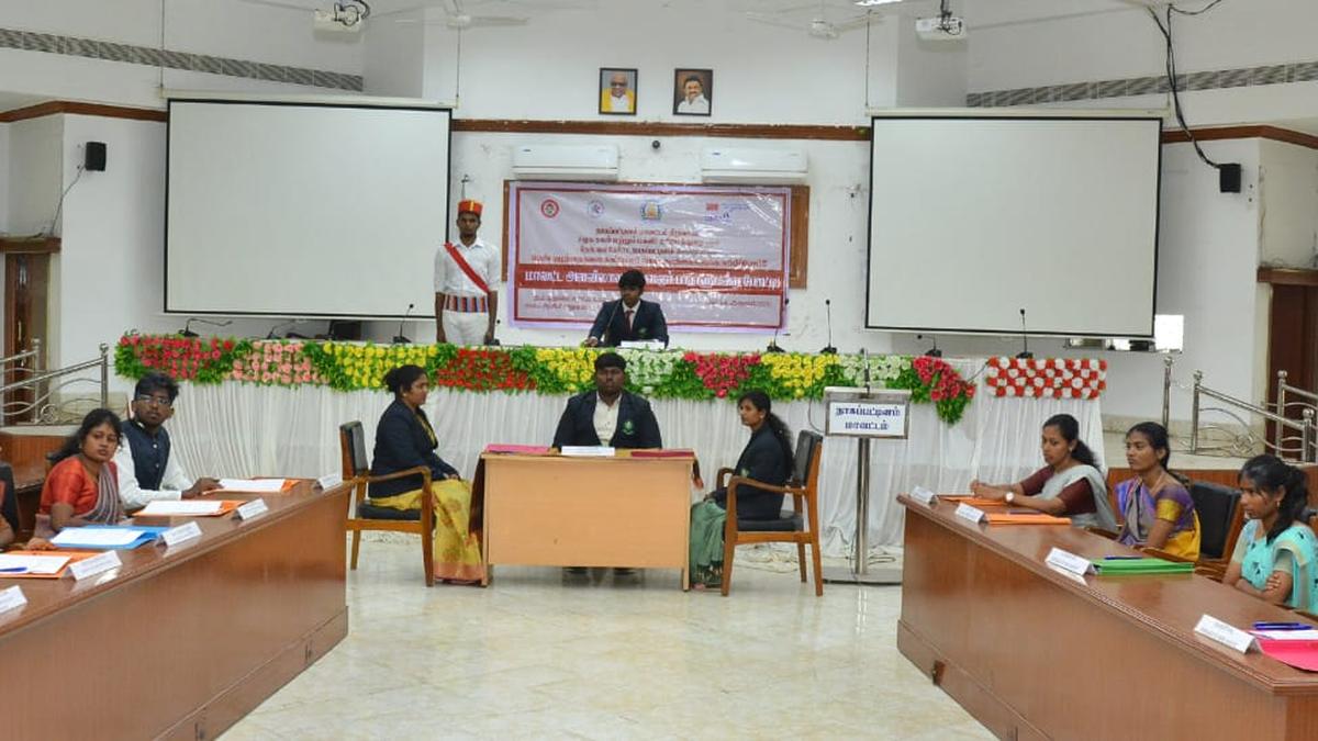 14 teams participate in District Youth Parliament