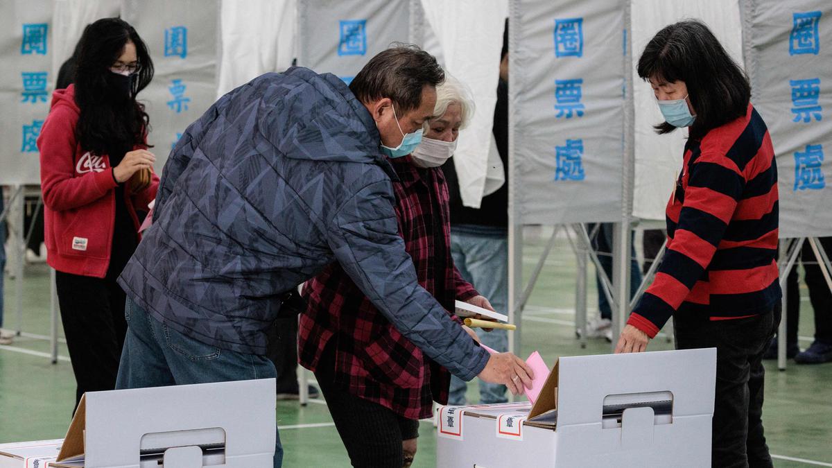 Taiwan votes in key election under Chinese threats