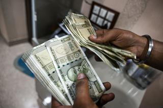 Sedam BEO assistant caught by Karnataka Lokayukta taking bribe to release  pension benefits - The Hindu