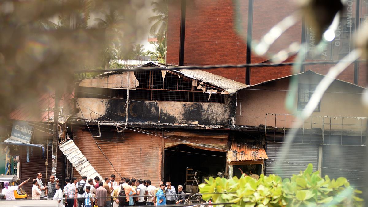 LPG gas cylinder explodes in Kozhikode, tea stall worker injured