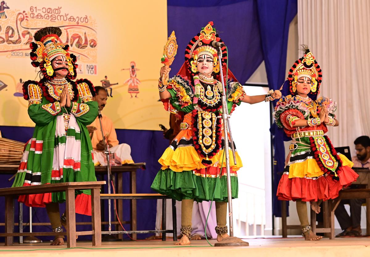 Keralaschoolgirlsex - Kerala School Kalolsavam 2023: Yakshagana's heady blend of dance and drama  has audience in a thrall - The Hindu