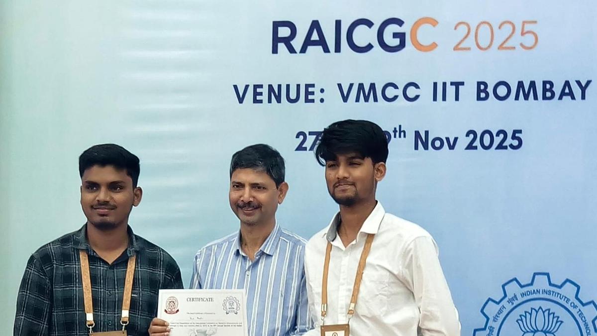 Kalaburagi students win Best Poster Award at IIT Bombay ceramics conference