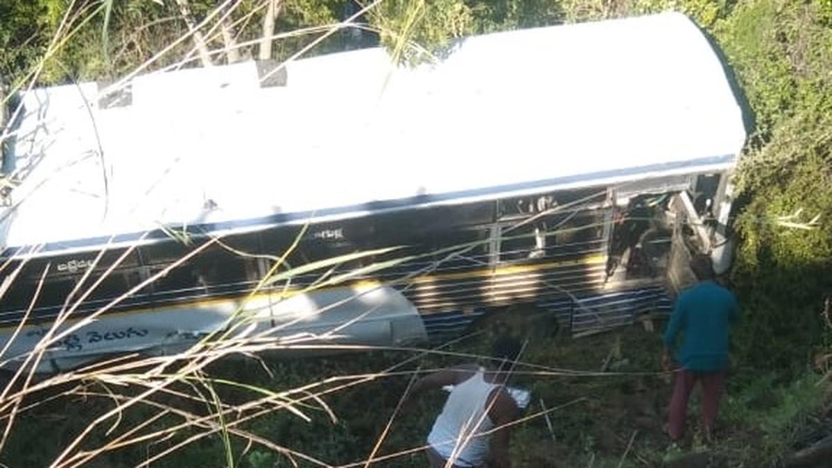 Bus falls into gorge in Andhra Pradesh’s Pulivendula; 25 injured