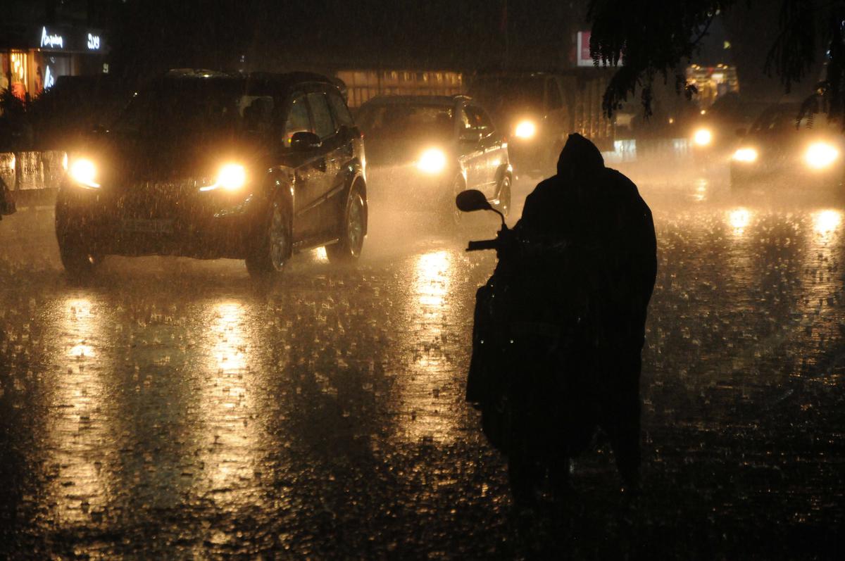 Rain lashes western part of Hyderabad