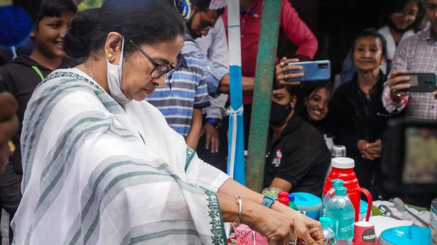 After pani puri, Mamata makes momos at roadside stall in Darjeeling