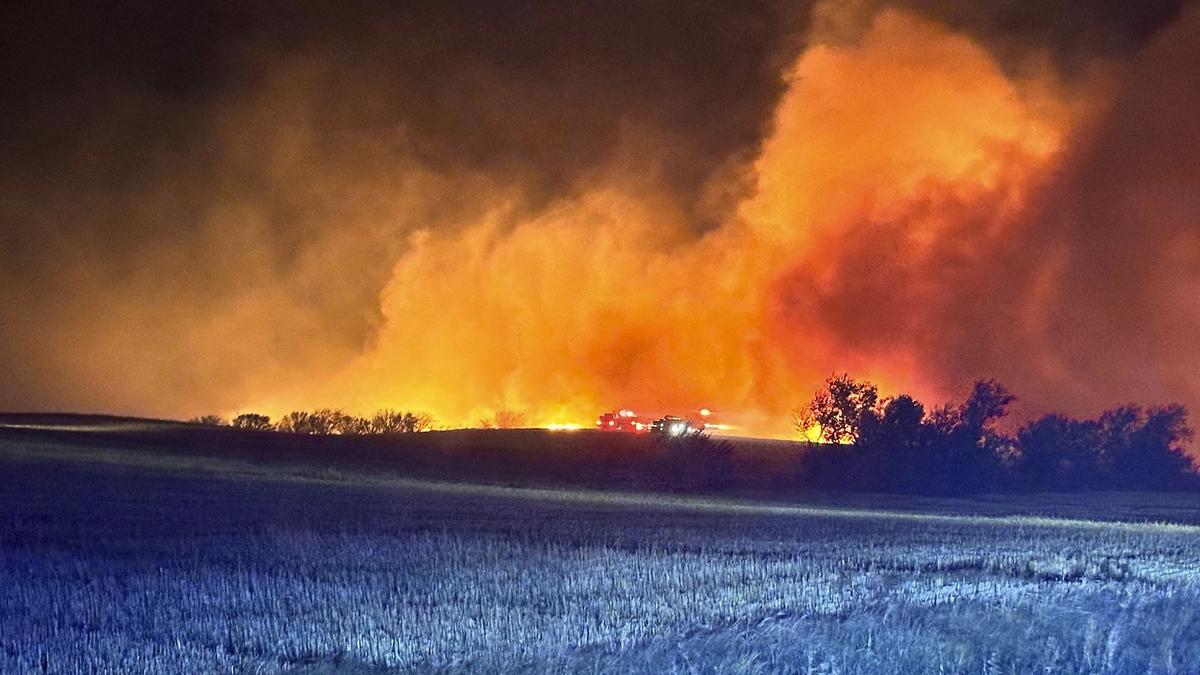 Weekend wildfires lead to 1 death, large areas burned in western North Dakota