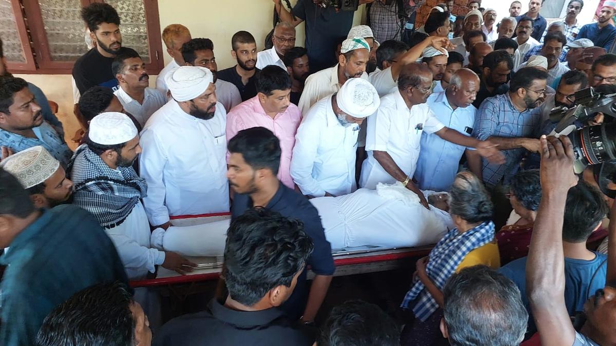 Hundreds throng houses of train fire victims at Kannur to pay last respects