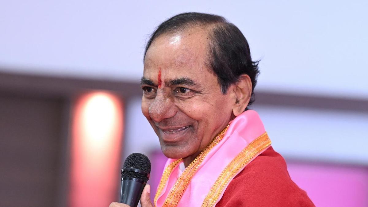 Naidu, Pawan extend greetings to KCR on his birthday