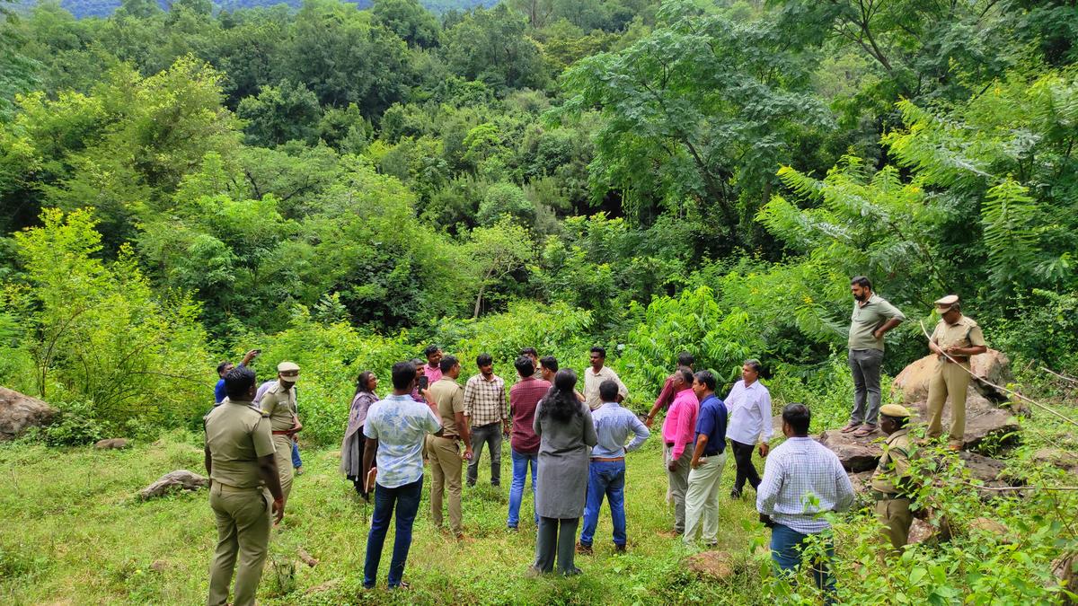 Amici Curiae visit Kallar horticulture farm in T.N. to ensure free movement of elephants