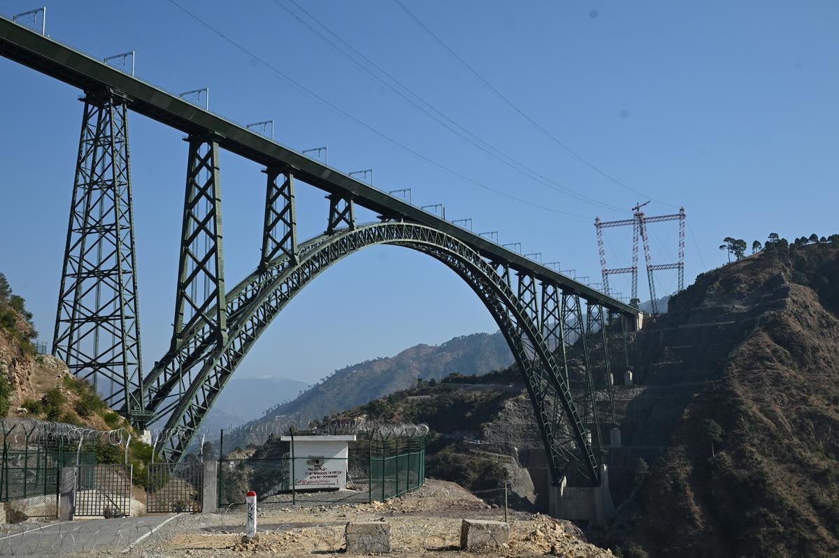 The world’s highest railway arch bridge over the Chenab river, at a height of 359 metres above the riverbed. 