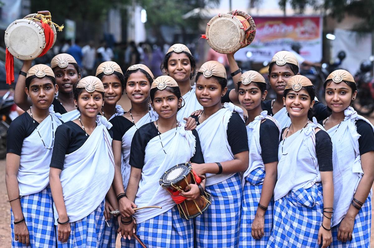 The team of KHMHSS, Alatthiyoor, Tirur, which won the first prize in Mangalamkali  (HS Category).  