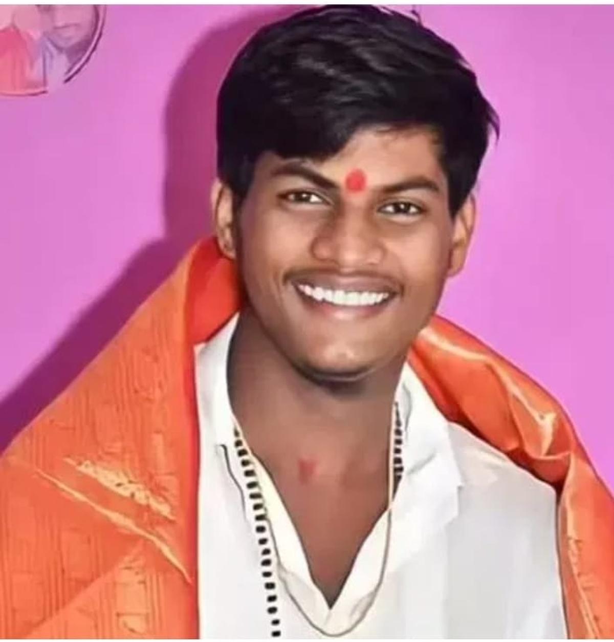 கர்நாடகாவின் யாத்கிர் மாவட்டத்தில் உள்ள மஹால் ரோஜா மடத்தைச் சேர்ந்த மல்லிகார்ஜுன முத்யா, மைனர் பெண்ணிடம் தவறாக நடந்து கொண்டதற்காக பிப்ரவரி 19, 2026 அன்று போக்சோ சட்டத்தின் கீழ் வழக்குப் பதிவு செய்யப்பட்டார். கர்நாடகாவின் யாத்கிர் மாவட்டத்தில் உள்ள மஹால் ரோஜா மடத்தைச் சேர்ந்த மல்லிகார்ஜுன முத்யா, மைனர் பெண்ணிடம் தவறாக நடந்து கொண்டதற்காக பிப்ரவரி 19, 2026 அன்று போக்சோ சட்டத்தின் கீழ் வழக்குப் பதிவு செய்யப்பட்டார்.