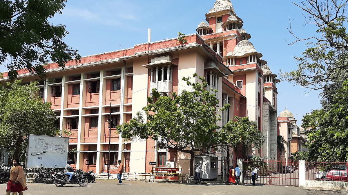 In a first, Madras University V-C teaches management course to PG students