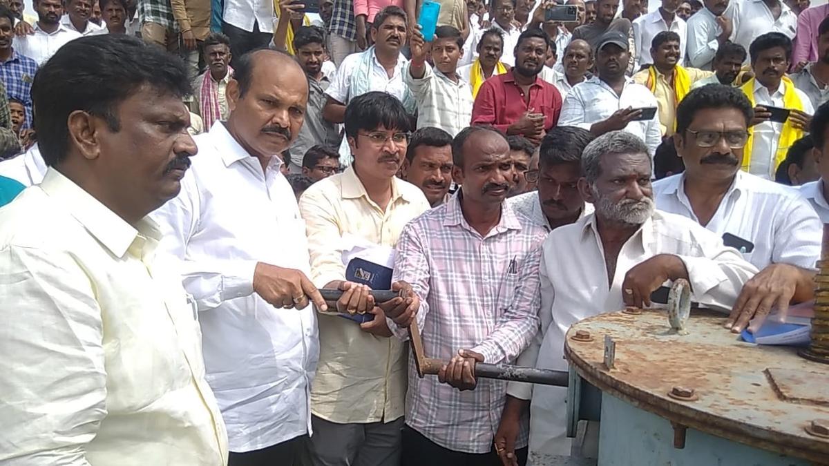 40,000 cusecs of water released from Tammileru reservoir