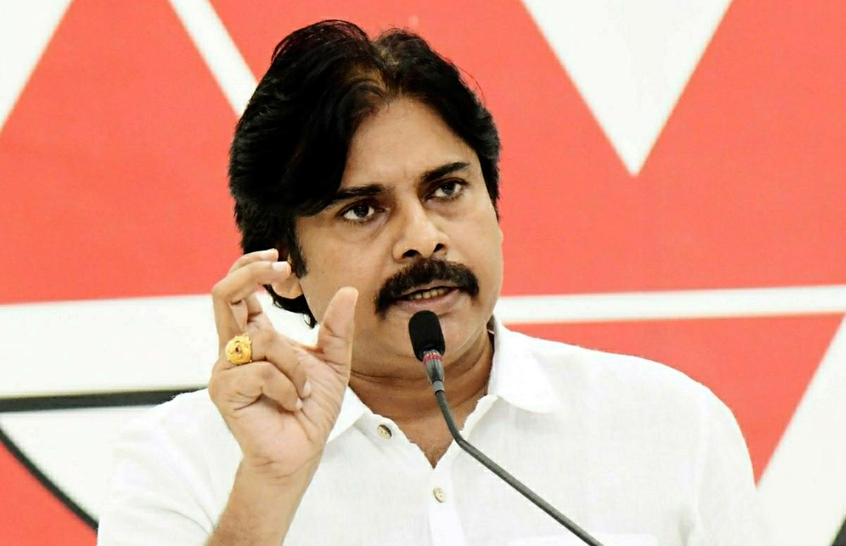 Andhra Pradesh: Pawan Kalyan declares &lsquo;war&rsquo; on YSRCP