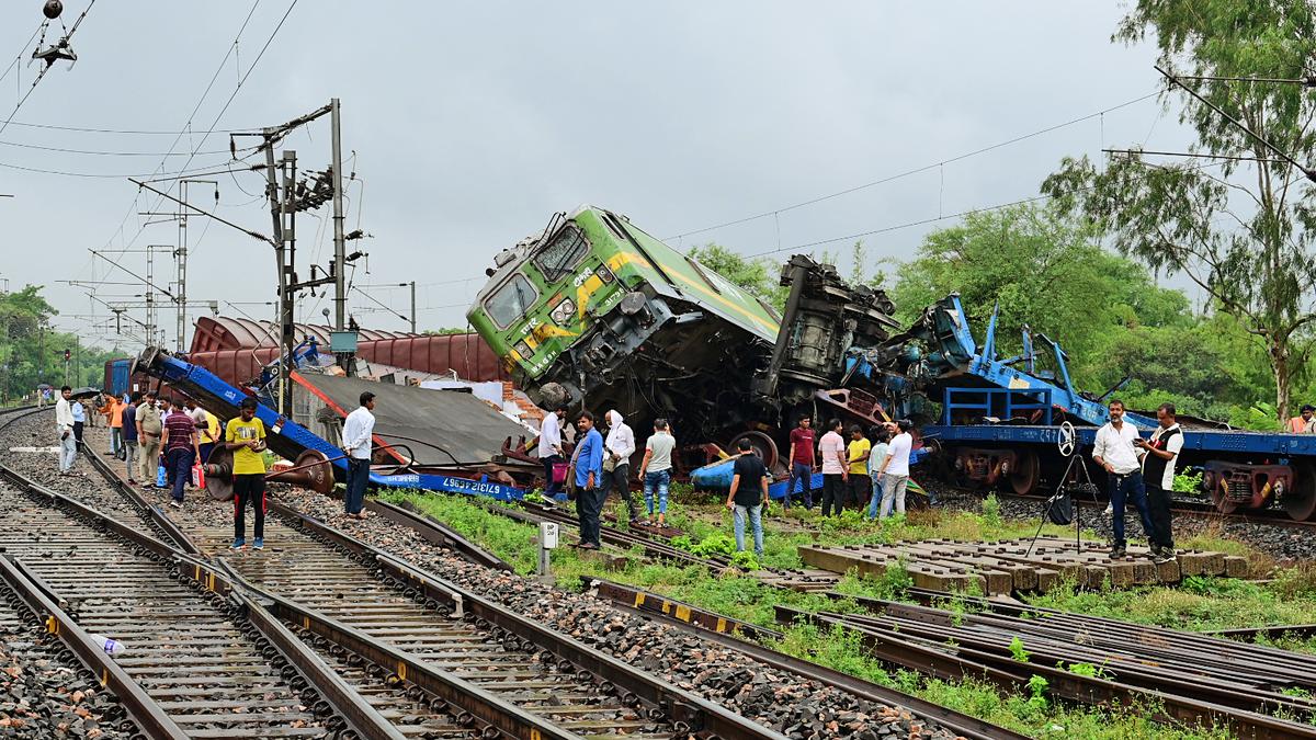 Eight wagons of goods train overturns in West Bengal