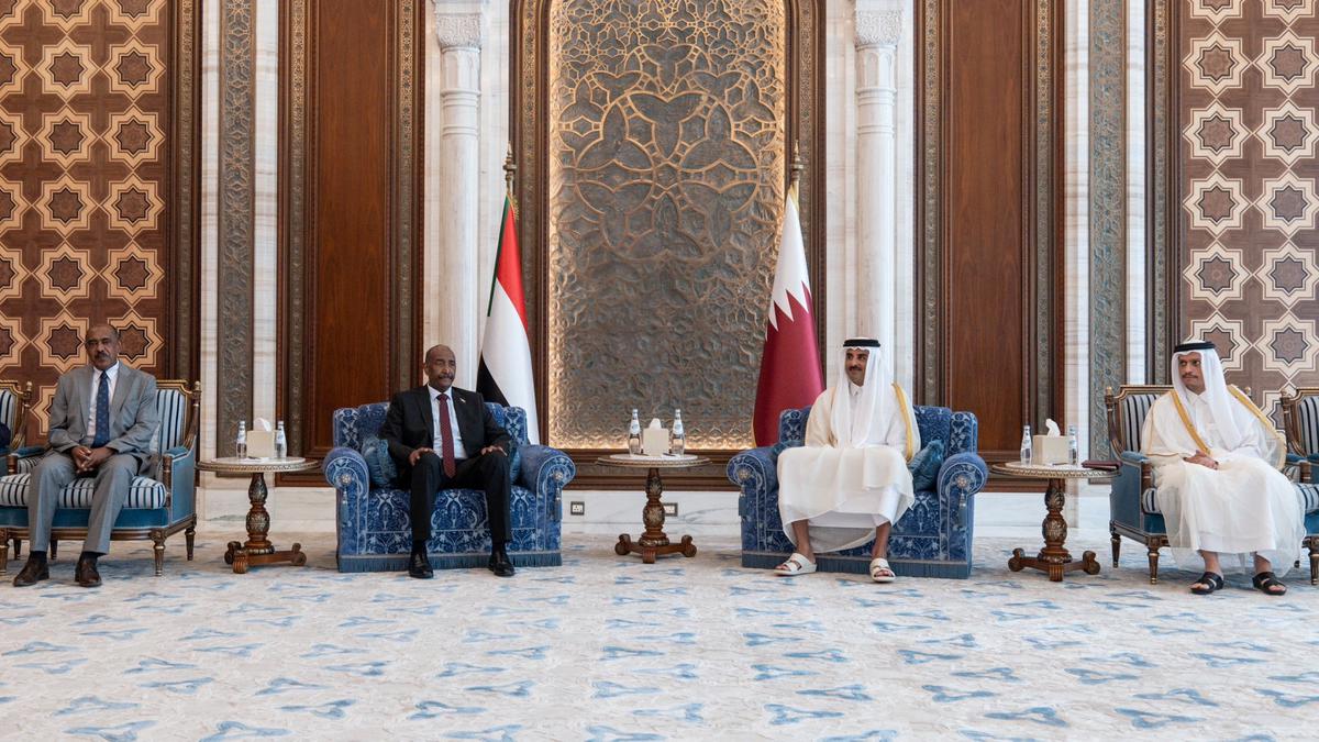 Sudan’s army chief travels to Qatar for talks with emir as conflict rages