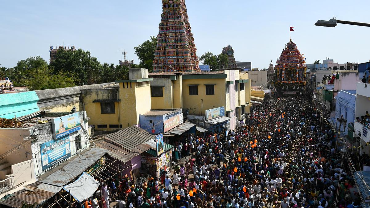 Ropes of Nellaiappar Temple car snaps during festival in Tirunelveli