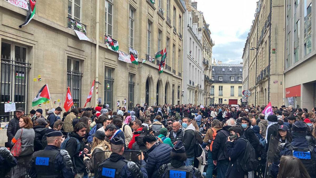 Students resume pro-Palestinian protests at a prestigious Paris university after police intervention