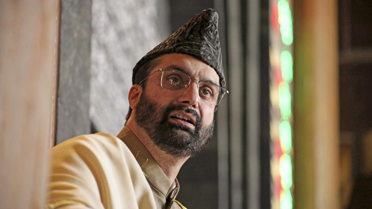 Mirwaiz-led delegation to meet parliamentary panel on Waqf Bill in Delhi