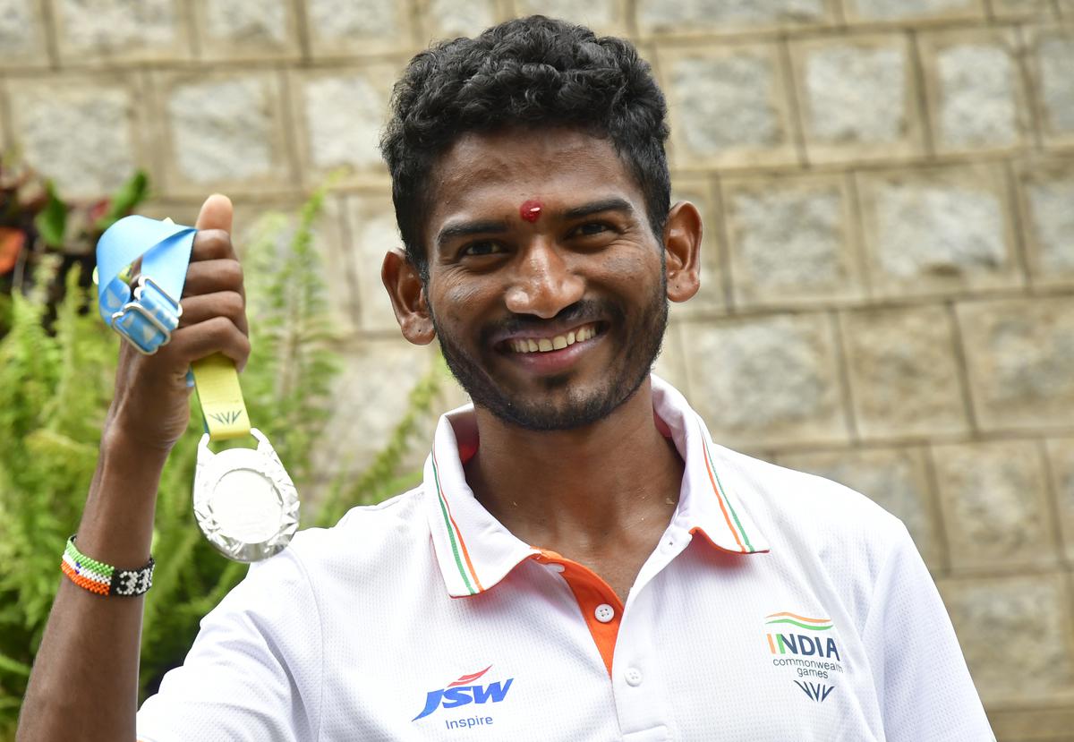 CWG 2022 3000m steeplechase silver medallist Avinash Sable, proudly displays his medal during a welcome ceremony at the SAI (Sports Authority of India), South Centre, in Bengaluru on August 09, 2022.