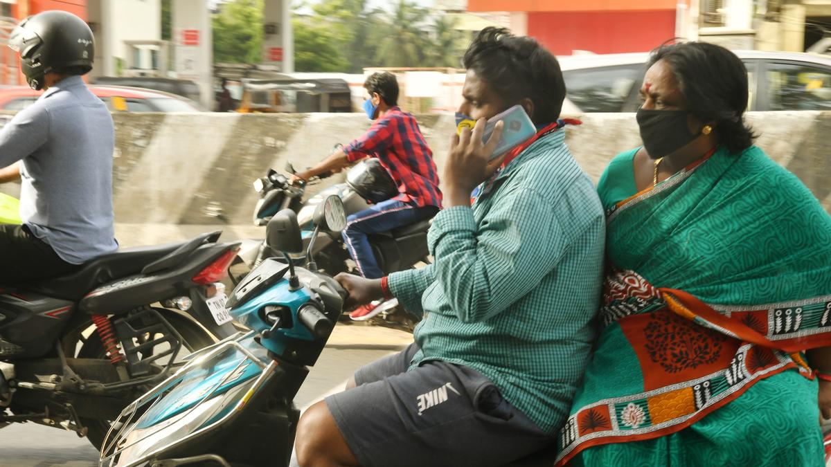 Hyderabad motorists using phones while driving to face ₹1,000 fine in special enforcement drive
