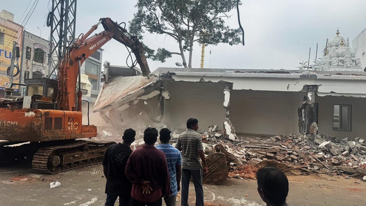 Kakinada Municipal Corporation officials demolish illegal buildings to protect government land