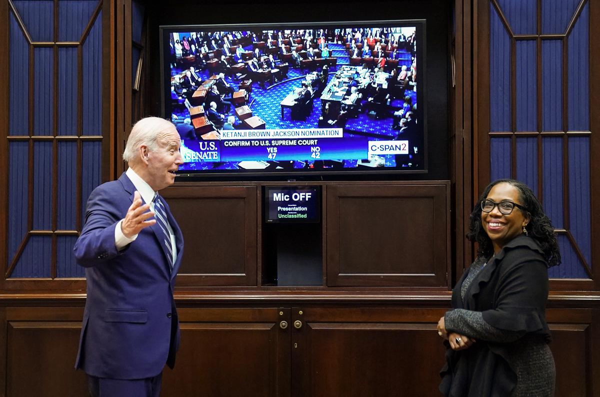 U S Senate Confirms Ketanji Brown Jackson As First Black Woman Supreme