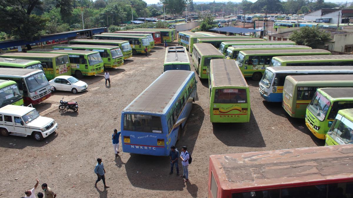 10 injured after Bengaluru-Athani bus rams into tree in Belagavi district