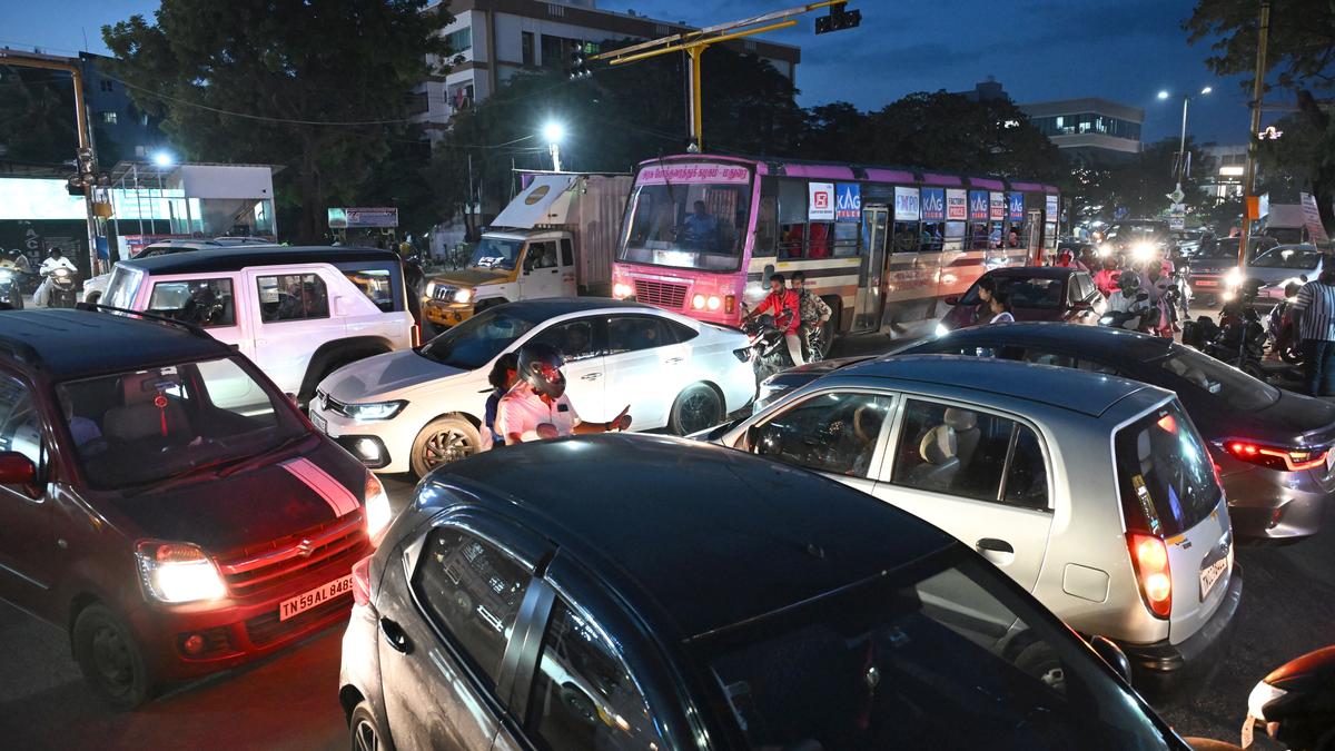 Dindigul By-pass Road craves for better traffic regulation