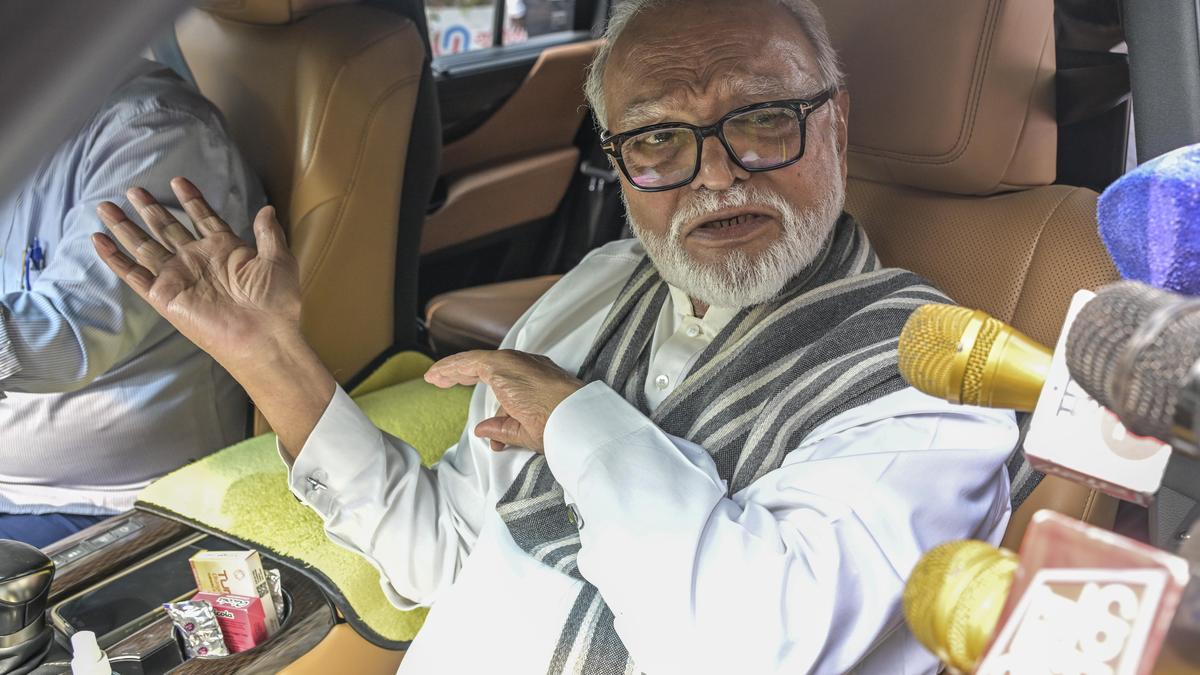 CM Fadnavis to conduct probe in Chhagan Bhujbal’s helicopter landing in parking lot