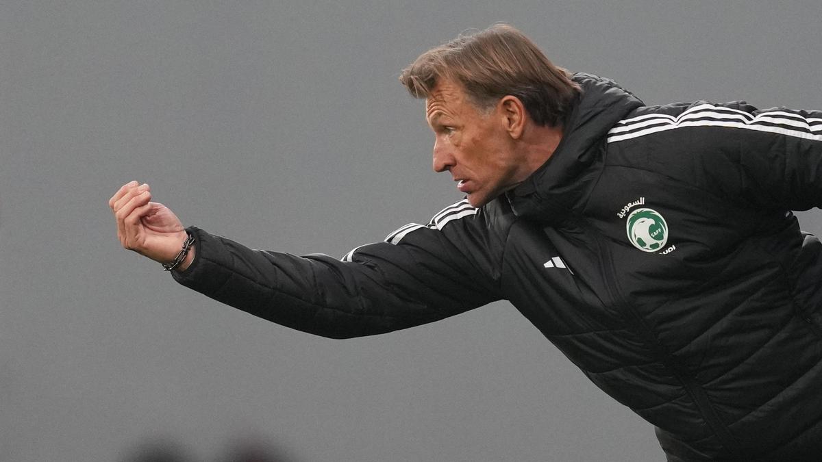 Hervé Renard sacked as Saudi Arabia coach ahead of World Cup; Roberto Mancini to replace him