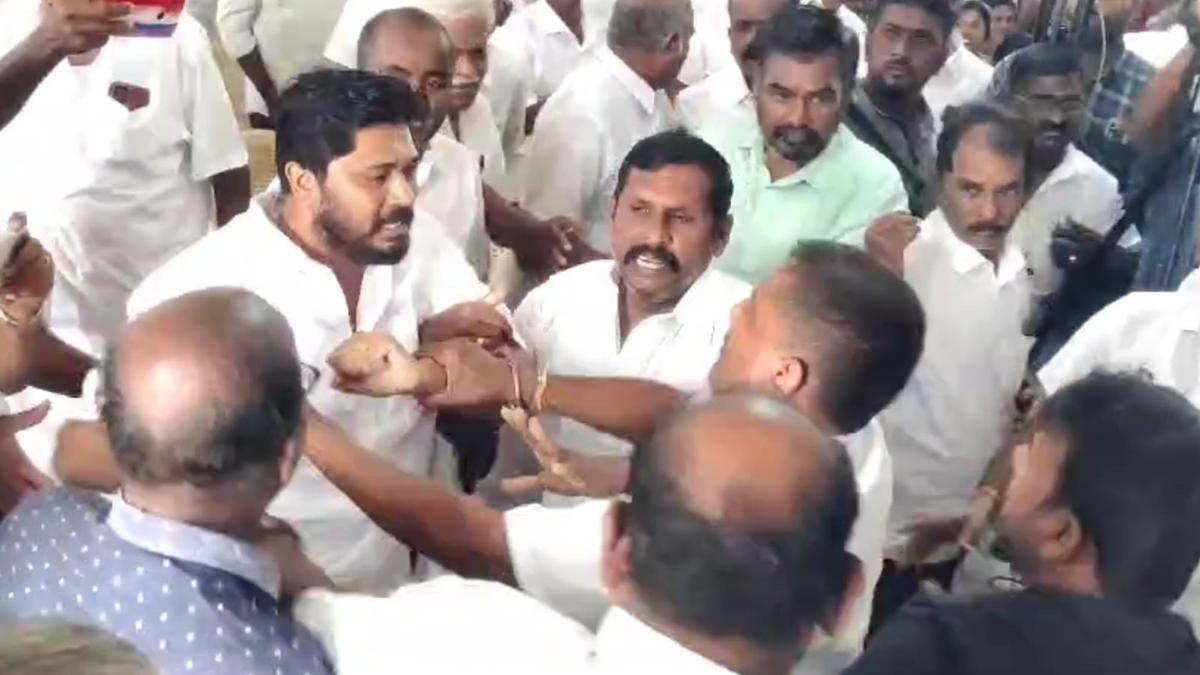 Commotion erupts at AIADMK meeting in Gobichettipalayam