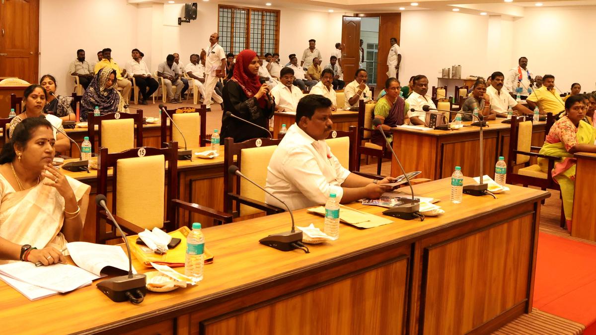 Councillors accuse Salem Corporation of demanding bribe from street vendors for issuing ID cards