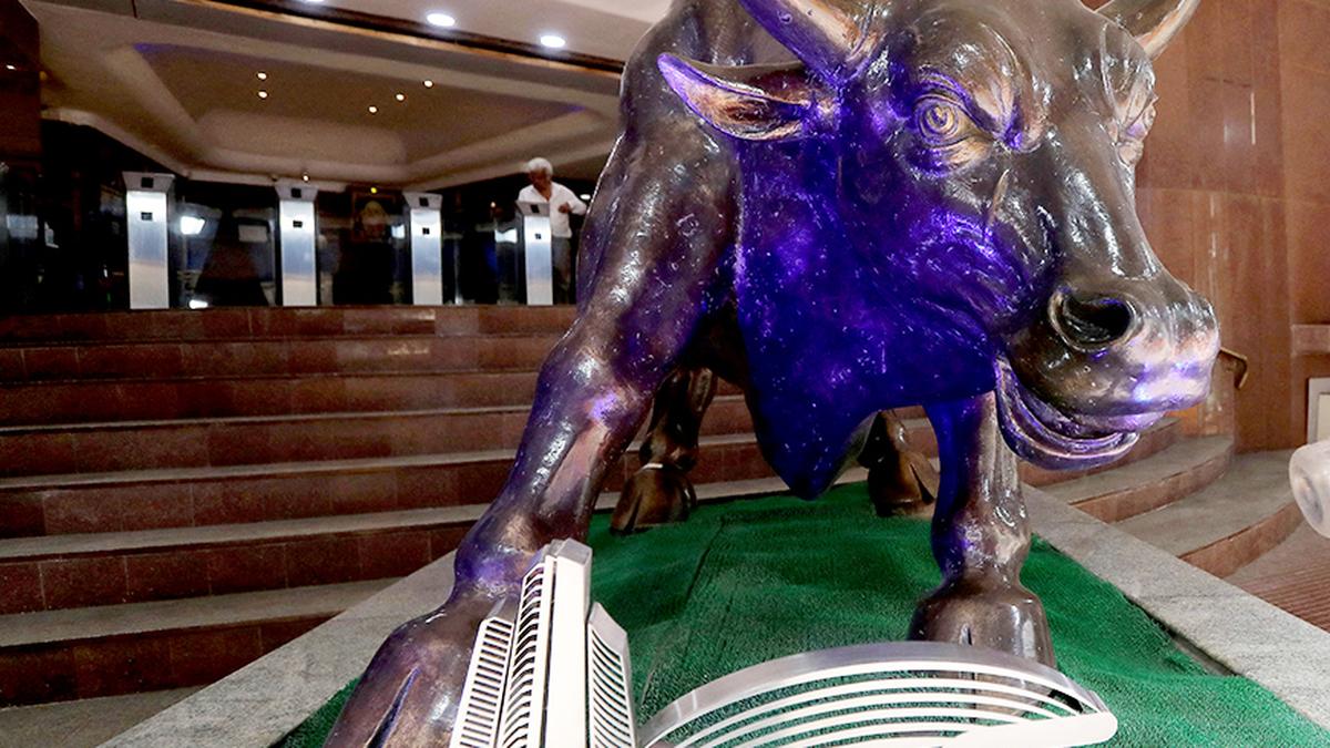 Sensex, Nifty climb in early trade on buying in IT, bank stocks Sensex, Nifty climb in early trade on buying in IT, bank stocks