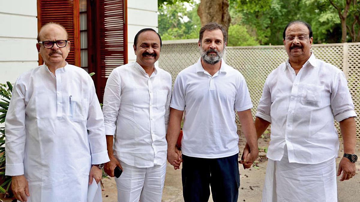 Rahul supports Sudhakaran, says Congress will not bow to intimidation