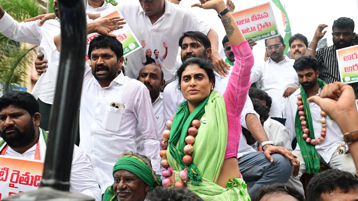 High drama as police thwart Sharmila’s bid to go to Andhra Pradesh Assembly on tractor