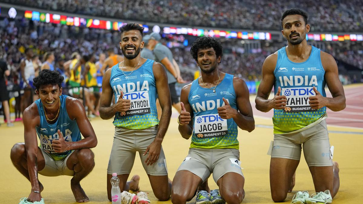 Indian men's 4x400m relay team breaks Asian record, qualifies for World ...