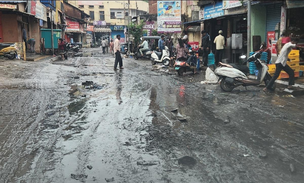 The state of the road in Dajibanpet on Thursday after drains overflowed leaving foul-smelling sewage following incessant rainfall in Hubballi.