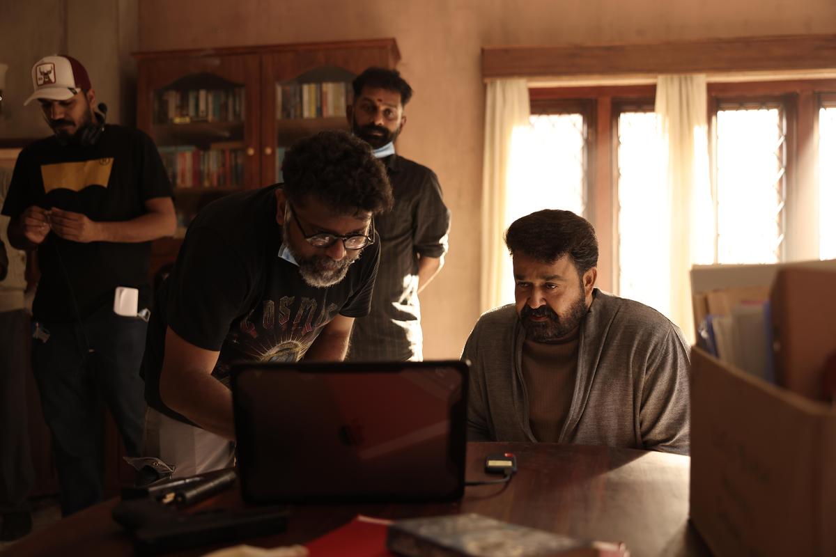 Mahesh Narayanan with Mohanlal on the location of ‘Patriot’