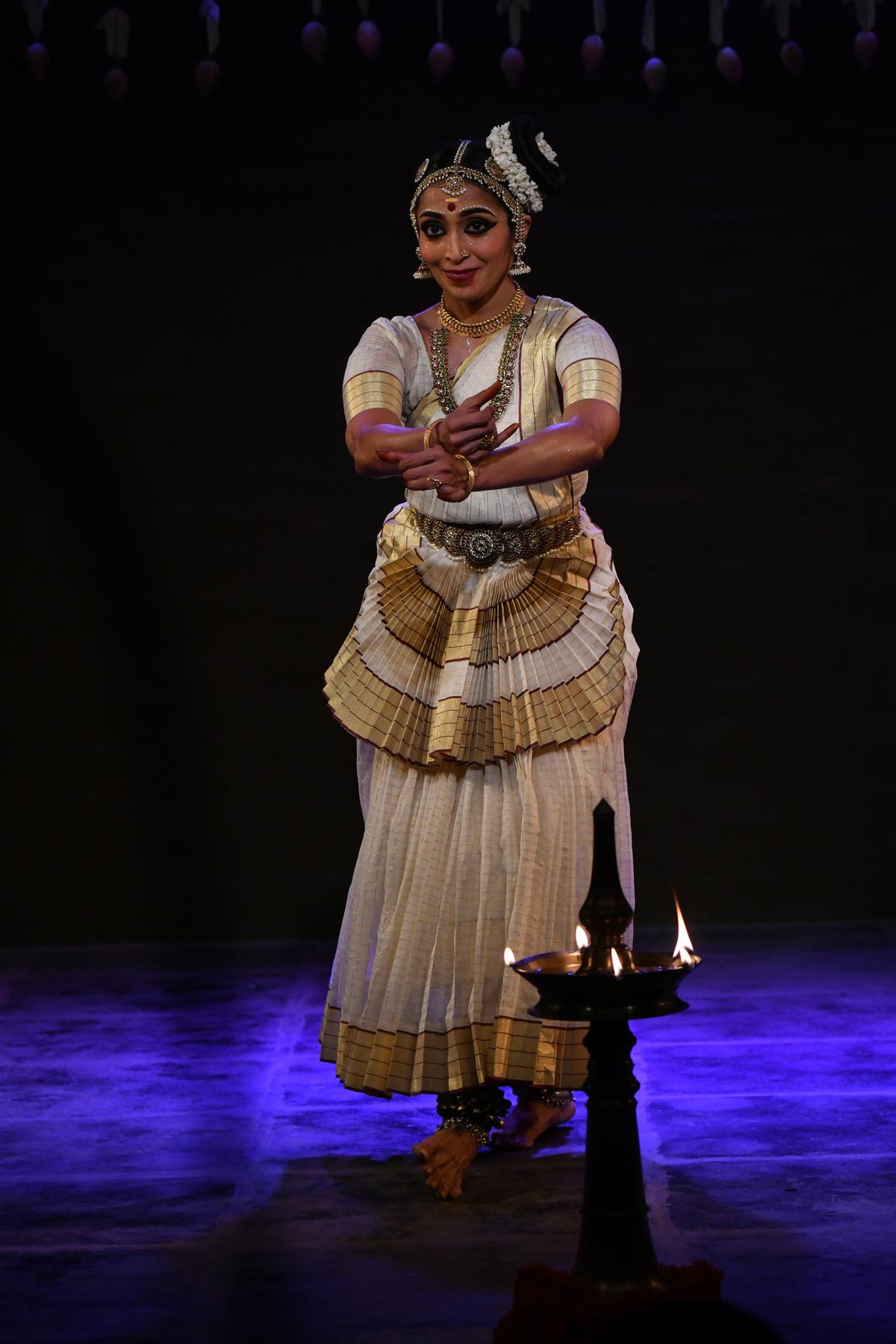 Mohiniyattam dancer Ameena Shanavas during her solo recital in Irinjalakuda, Saparya. 
 